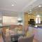 VB851 - Blue Bird - Meredith Lodging - Palm Desert