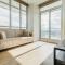 Cozy & Contemporary Suite - Easy Access to Everything - 列治文山
