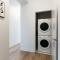 Cozy & Contemporary Suite - Easy Access to Everything