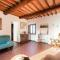 Cosy holiday home in Tuscany with shared swimming pool