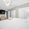 Spacious 2 Bedroom Townhome by StayLage