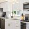 Spacious 1BR [End Unit] in the Heart of Roseville