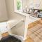 New! Comfy 1BR Upper Flat near Downtown Roseville