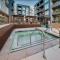 KING BED Modern 2 Bed 2 Bath Pool & Hot Tub - Mountain View