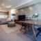 Sky High on Grote - An Elevated Inner-City Stay