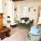 Traditional 2 bedroom Cottage