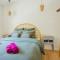 Idéal PRO & Couple - 2 Logements Thème Boho Chic RDC & Dandy 1er étage - Quartier Calme - Jardin - WIFI HD - Smart TV - Parking Gratuit - Proche Centre & Transports - Ask Home - Valenciennes