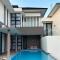 4BR Private Villa with Pool in the Heart of city - Batu Ampar