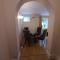 Wokingham - Central 2 beds home with parking