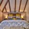 CASTLE COTTAGE Self catering fully equipped homely 120sqm double story king bed cottage in a lush green neighborhood - Hillcrest