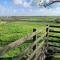 Newton Hall farm cottage with amazing views & hot tub - Preston