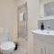 Homesly Guest Rooms, Comfortable En-suite Guest Rooms with Free Parking and Self Check-in