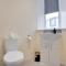 Homesly Guest Rooms, Comfortable En-suite Guest Rooms with Free Parking and Self Check-in