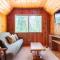 Sequoia Retreat- Spacious Cabin, Hot tub, & Sundeck - Ponderosa