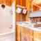 Sequoia Retreat- Spacious Cabin, Hot tub, & Sundeck - Ponderosa