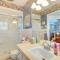 Lovely Bryan Home with Deck - 4 Mi to Kyle Field!