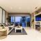 Lakeview luxury apartment