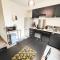 2en1 9 Personnes Max Stationnement proche & gratuit Wifi