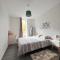 2en1 9 Personnes Max Stationnement proche & gratuit Wifi