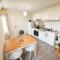 2en1 9 Personnes Max Stationnement proche & gratuit Wifi