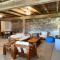 The Barn at Evermore: riverfront retreat w/hot tub