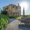 Palazzo Monaci-Appartamento con piscina nelle crete Senesi