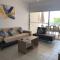 Kings Palace - spacious 2-bed with sea views and large patio - Пафос