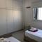 Kings Palace - spacious 2-bed with sea views and large patio - Пафос