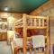 Cozy Cabin + Mt View/River/Hot Tub/Pool Table - 布恩