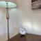 Modern flat in central Egham by Windsor Castle, Staines-Upon-Thames and Heathrow Airport - Egham