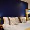 Stylish centrally-located studio with parking - Croydon