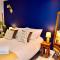 Stylish centrally-located studio with parking - Croydon