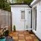 Stylish centrally-located studio with parking