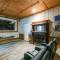 Gatlinburg Cabin Yard, Fire Pit and Game Room! - Gatlinburg