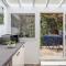 Face aux Thermes: lit double, terrasse, wifi
