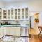 Central Albany Home with Covered Porch and Patio! - ألباني