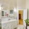 Central Albany Home with Covered Porch and Patio! - ألباني