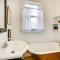 Central Albany Home with Covered Porch and Patio! - ألباني