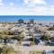 Gorgeous Centrally Located Ocean View 2 King, Huge Private Yard & Deck, Firepit, BBQ, & Game Tables - Миртл-Бич