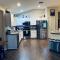 Ruskin FL 2 bdrm 1 bath suite Host and cat share common areas