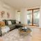Deluxe Apartment Wronia 45 with AC, Parking & Balcony by Renters Prestige