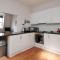 Spacious Apartment Central Bath