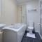 Spacious Apartment Central Bath