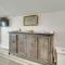 Cozy Irondequoit Home on Lake Ontario!