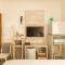 Petite Suite Juquehy - A 2 quadras do Mar - Pequena mas completa - 13 metros quadrados - Ar cond - Frigobar - Microondas - TV Smart - Serviço de Praia - Roupa cama e banho luxo - Wi Fi - Janelas e portas acústicas - Espaço livre de mofo - Tudo Novo! - 朱奎