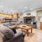 Summit Condo - Luxury condo, walk to the slopes!