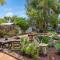 Spacious 3BR house with a cosy log fire & luxury spa bath