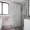 Spacious 3BR house with a cosy log fire & luxury spa bath