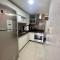 Apartamento a beira-mar com piscina