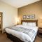 Country Inn & Suites by Radisson, Salina, KS